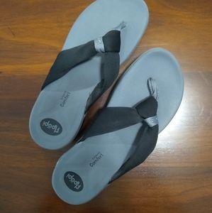Floopi Extreme Comfort Flip Flop Sandals. Black and White.  Size 9